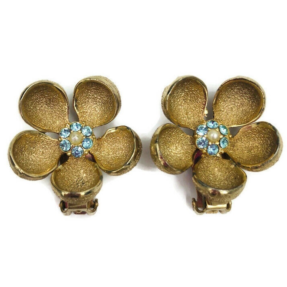 Bergere Flower Brooch Pin & Clip On Earrings Set - Picture 2 of 12